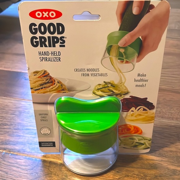 NEW OXO Good Grips Handheld Spiralizer - Picture 3 of 15